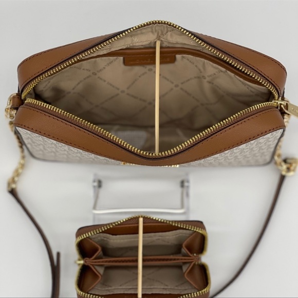 Michael Kors EW Crossbody Bag & Case Card - Picture 10 of 15